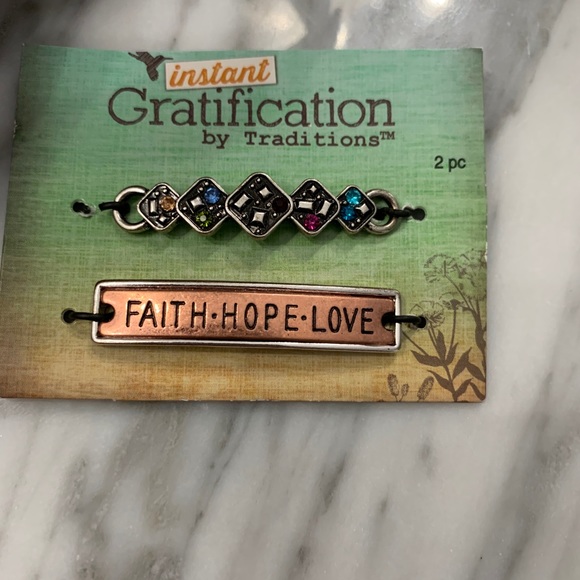 Handtooled leather wrist band - Picture 4 of 6